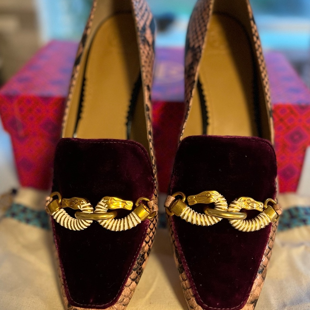 *NEW* TORY BURCH Jessa loader stamped snake printed leather and velvet size 10